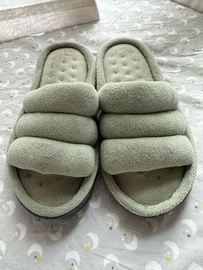 isotoner Plush Padded Slide Slippers in Sage Green machine washable